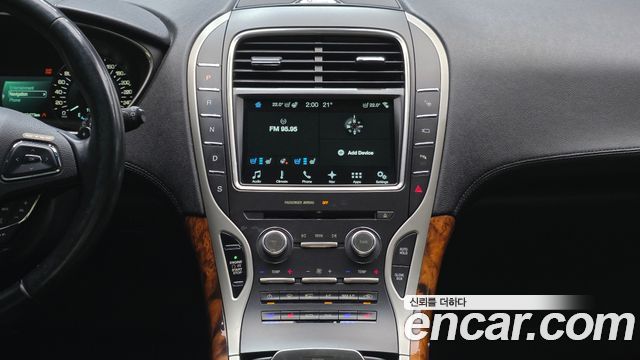 Lincoln MKX 2016 — photo 18