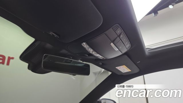 Mercedes-Benz C-Class 2023 — photo 28