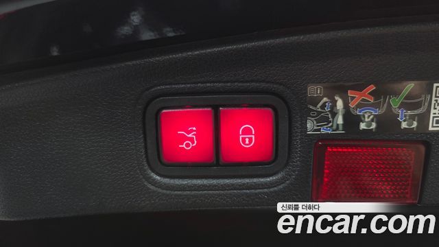 Mercedes-Benz C-Class 2023 — photo 32