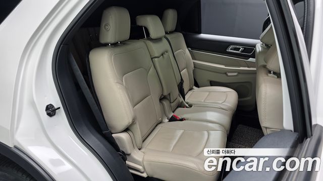 Ford Explorer 2018 — photo 17