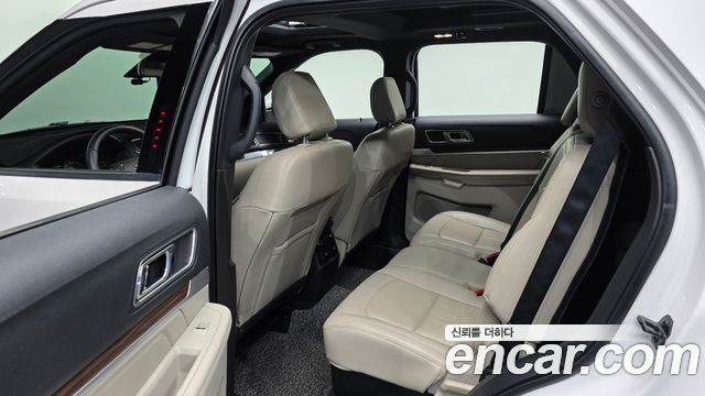 Ford Explorer 2018 — photo 18