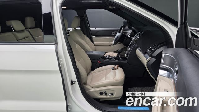 Ford Explorer 2018 — photo 16