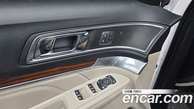 Ford Explorer 2018 — photo 27