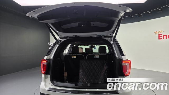Ford Explorer 2018 — photo 36