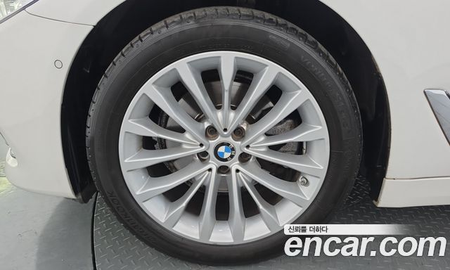 BMW 5-Series 2020 — photo 5