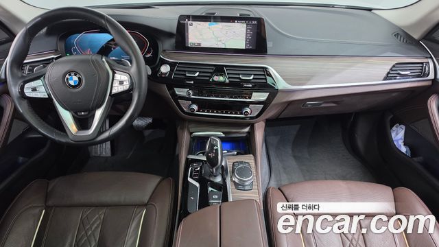 BMW 5-Series 2020 — photo 10