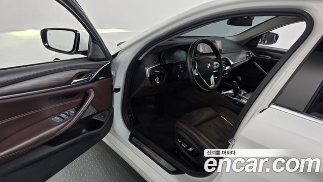 BMW 5-Series 2020 — photo 13