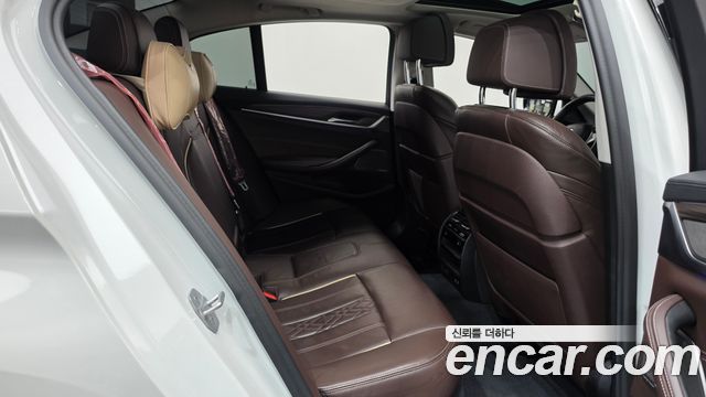 BMW 5-Series 2020 — photo 17