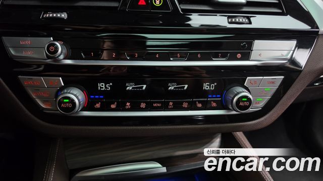 BMW 5-Series 2020 — photo 21
