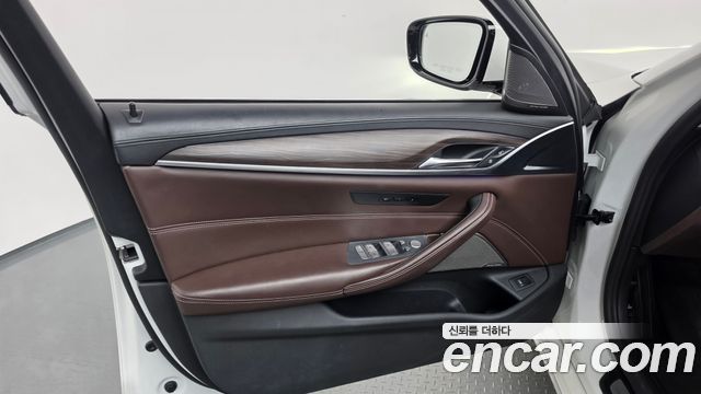 BMW 5-Series 2020 — photo 14