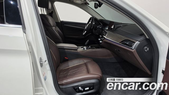 BMW 5-Series 2020 — photo 16