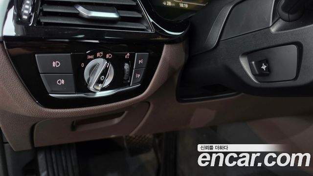 BMW 5-Series 2020 — photo 28