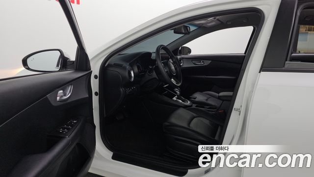 Kia K3 2023 — photo 13
