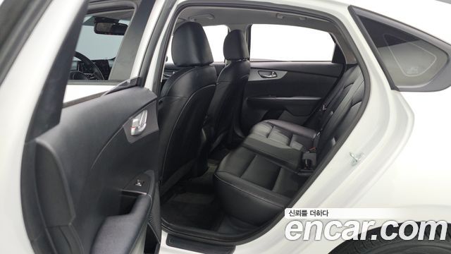 Kia K3 2023 — photo 17