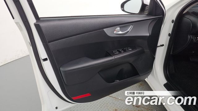 Kia K3 2023 — photo 14