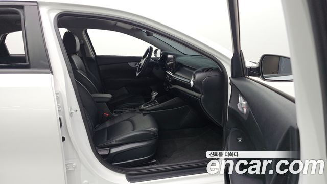 Kia K3 2023 — photo 16