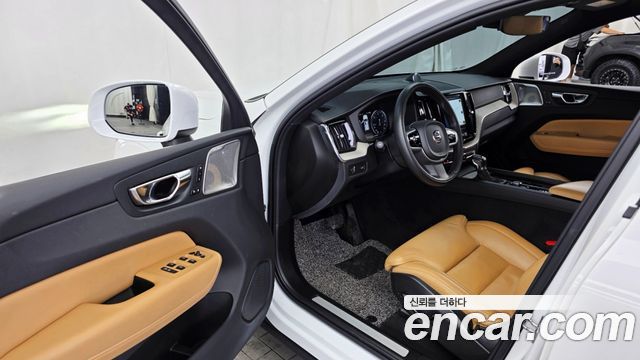 Volvo XC60 2020 — photo 13