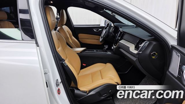 Volvo XC60 2020 — photo 17