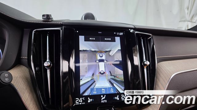 Volvo XC60 2020 — photo 21