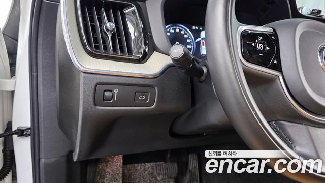 Volvo XC60 2020 — photo 22