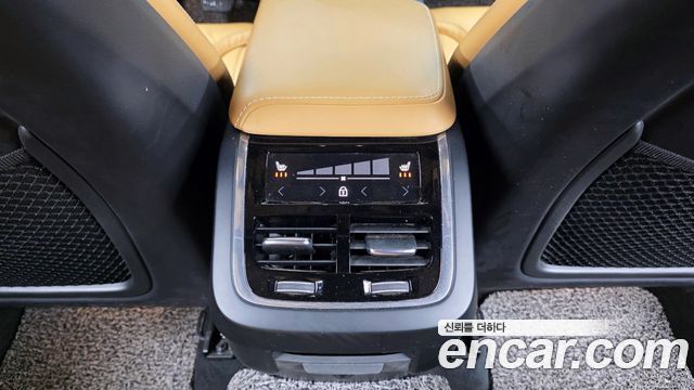 Volvo XC60 2020 — photo 24
