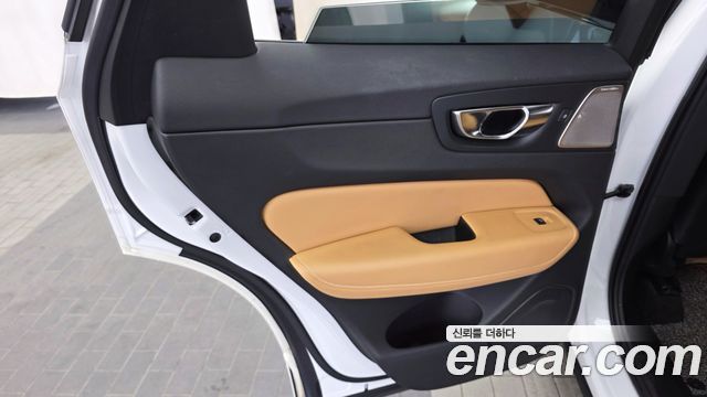 Volvo XC60 2020 — photo 15