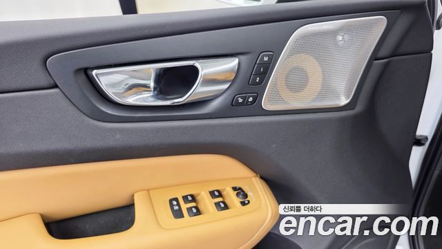 Volvo XC60 2020 — photo 29