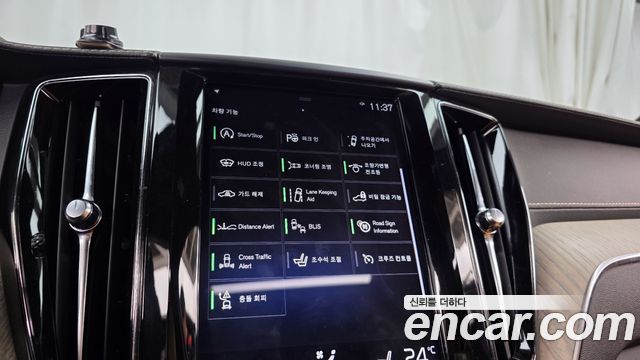 Volvo XC60 2020 — photo 34