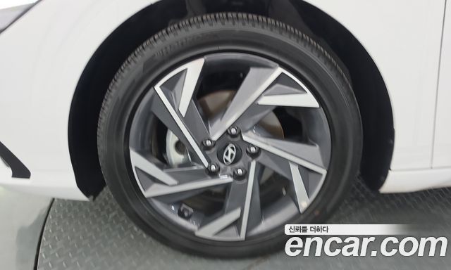Hyundai AVANTE 2025 — photo 5