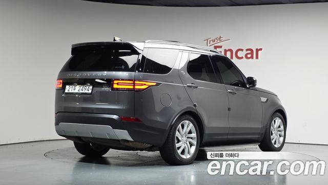 Land Rover Discovery 2018 — photo 2