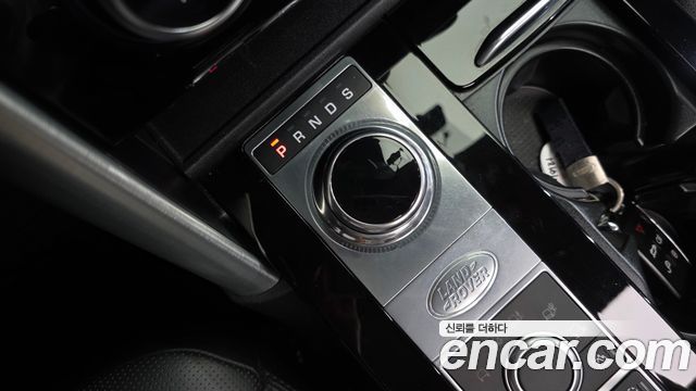 Land Rover Discovery 2018 — photo 12