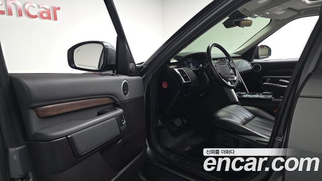 Land Rover Discovery 2018 — photo 13