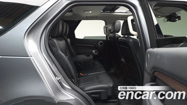Land Rover Discovery 2018 — photo 17