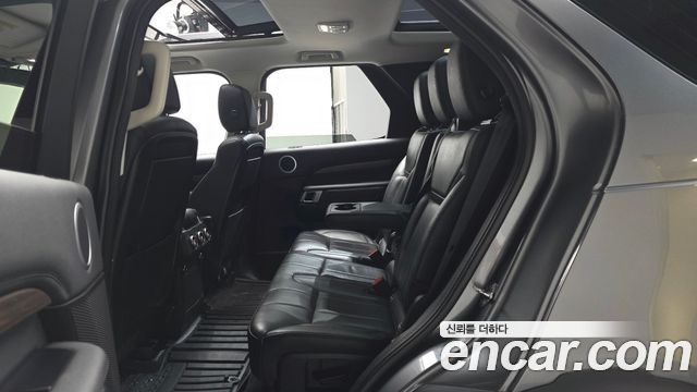 Land Rover Discovery 2018 — photo 18