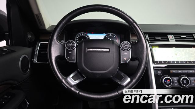 Land Rover Discovery 2018 — photo 19