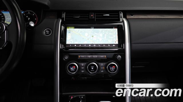 Land Rover Discovery 2018 — photo 20