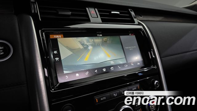 Land Rover Discovery 2018 — photo 21