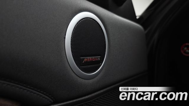 Land Rover Discovery 2018 — photo 24
