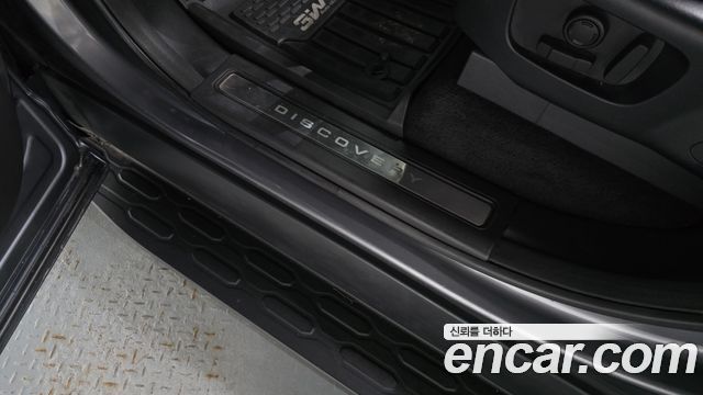 Land Rover Discovery 2018 — photo 25