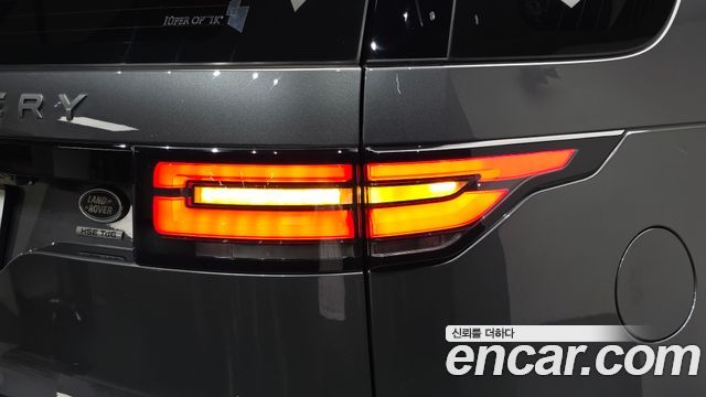 Land Rover Discovery 2018 — photo 9