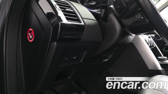 Land Rover Discovery 2018 — photo 30