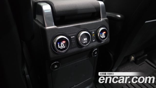 Land Rover Discovery 2018 — photo 31
