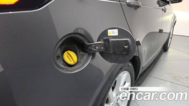 Land Rover Discovery 2018 — photo 32