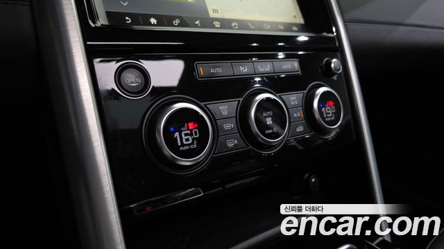 Land Rover Discovery 2018 — photo 33
