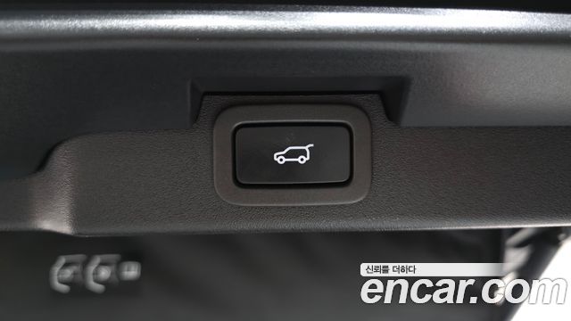 Land Rover Discovery 2018 — photo 34