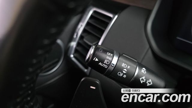 Land Rover Discovery 2018 — photo 35