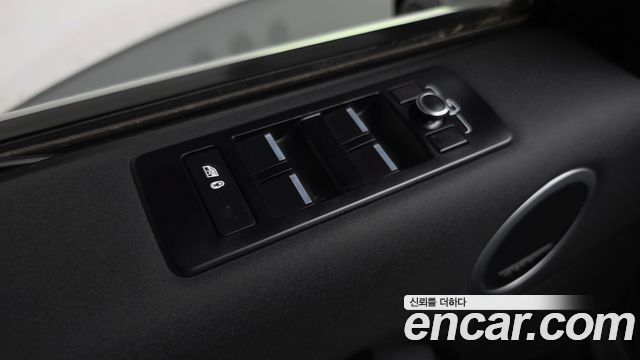 Land Rover Discovery 2018 — photo 36