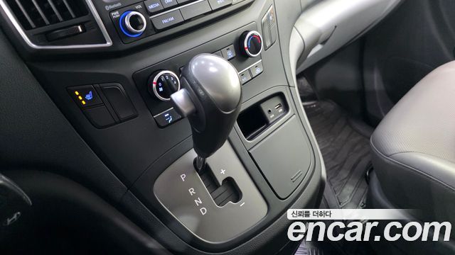 Hyundai Starex 2018 — photo 12