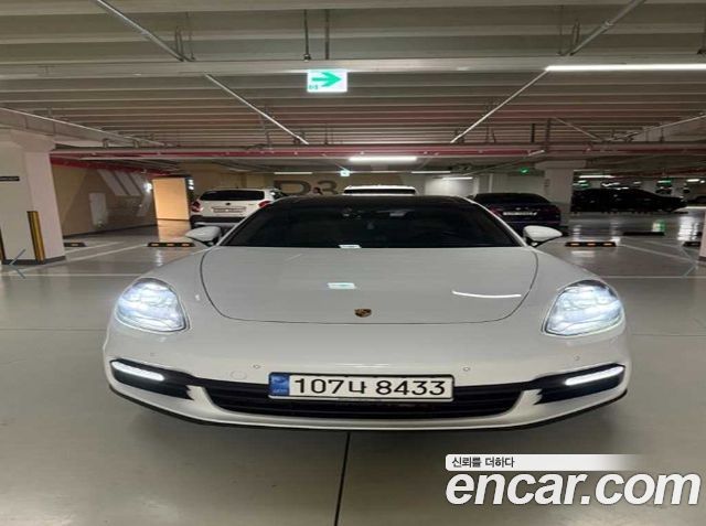 Porsche Panamera 2018 — photo 1