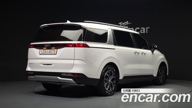 Kia Canival 2023 — photo 2